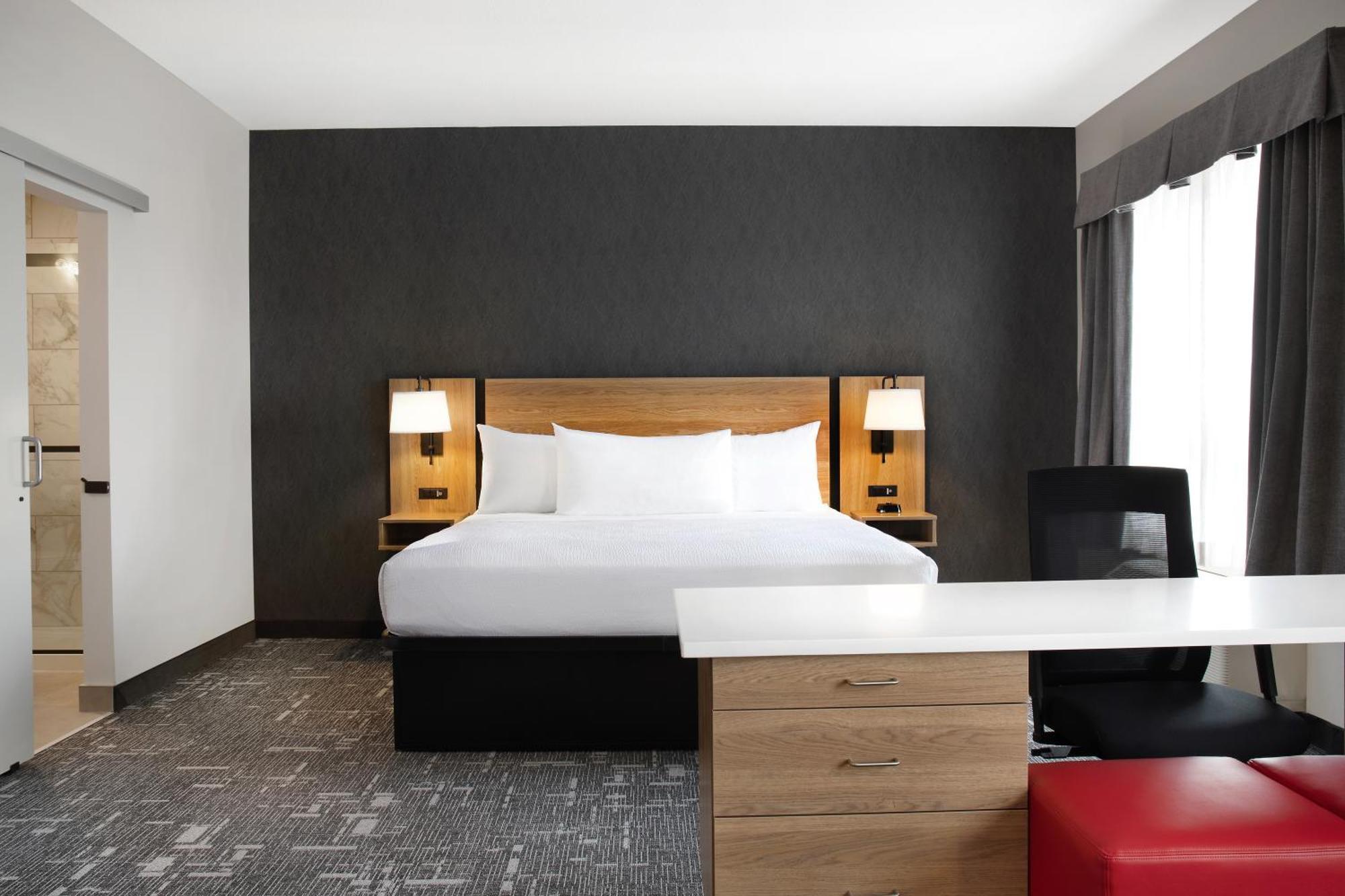 Отель Ramada By Wyndham Кокрейн Экстерьер фото