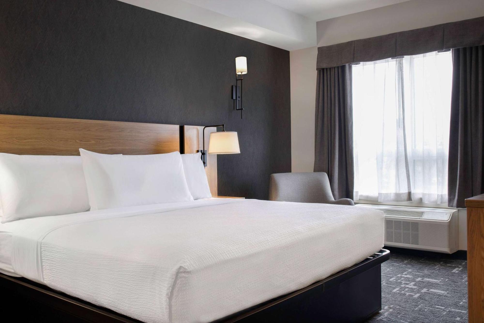 Отель Ramada By Wyndham Кокрейн Экстерьер фото