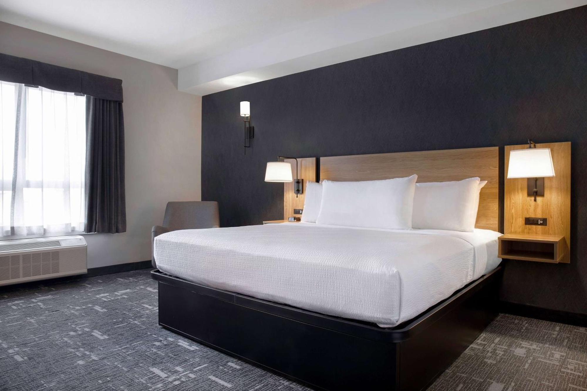 Отель Ramada By Wyndham Кокрейн Экстерьер фото