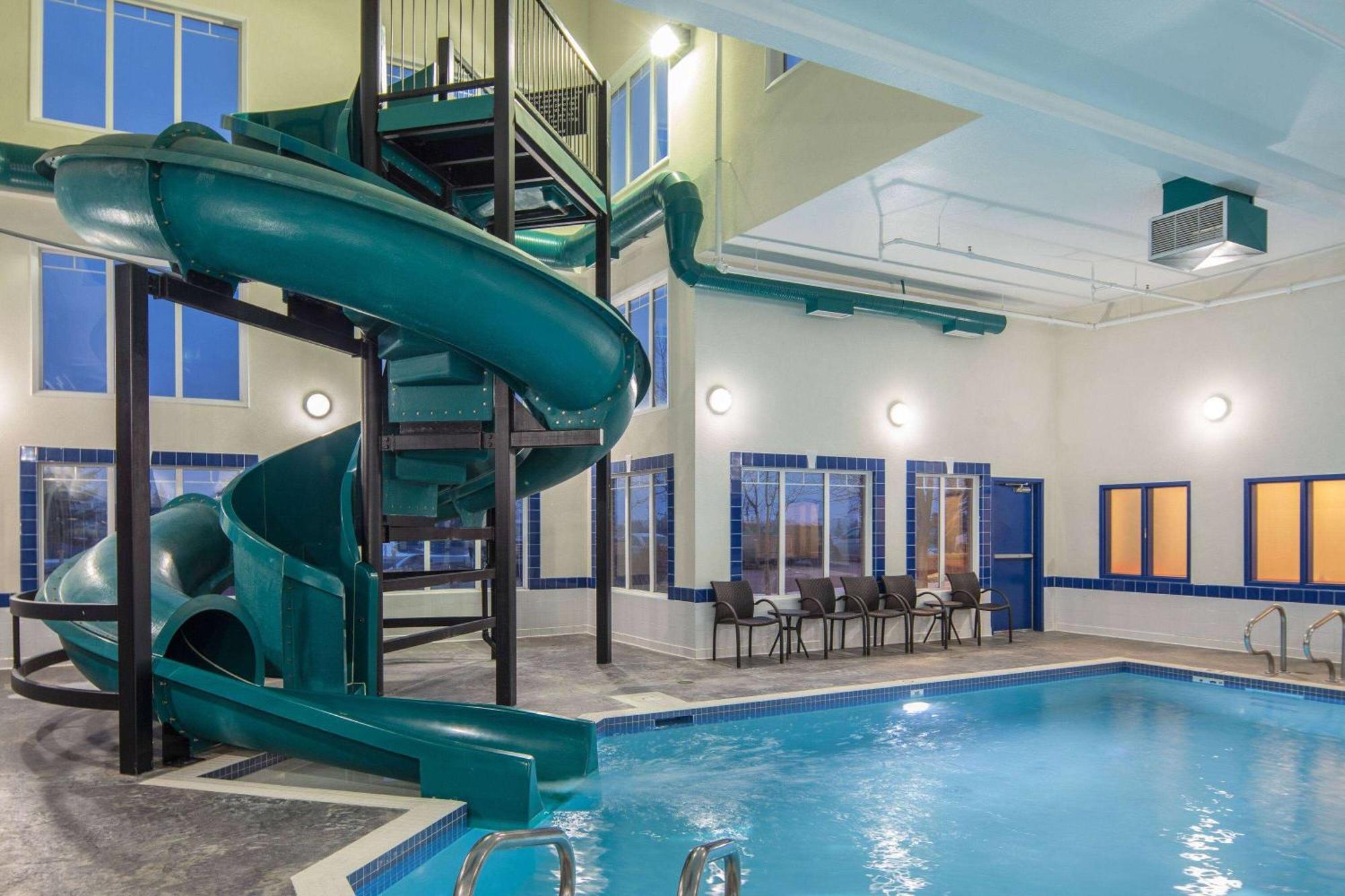 Отель Ramada By Wyndham Кокрейн Экстерьер фото