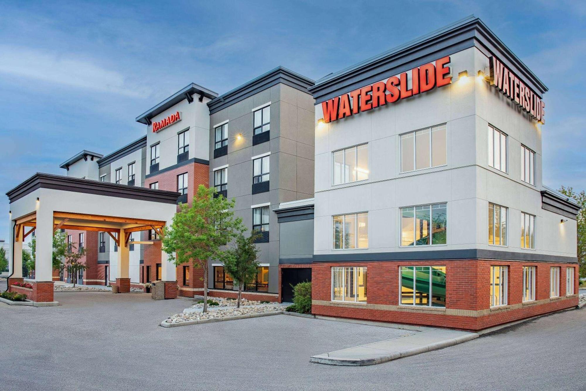Отель Ramada By Wyndham Кокрейн Экстерьер фото